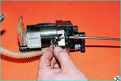 ВАЗ-2110 Снятие модуля насоса автомобиля