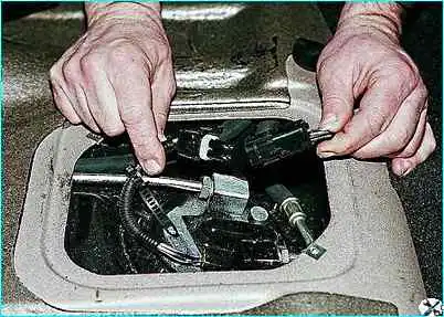 ВАЗ-2110 Снятие модуля насоса автомобиля