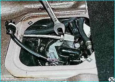 ВАЗ-2110 Снятие модуля насоса автомобиля