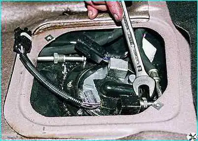 ВАЗ-2110 Снятие модуля насоса автомобиля