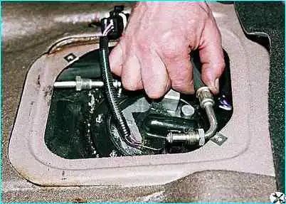 ВАЗ-2110 Снятие модуля насоса автомобиля