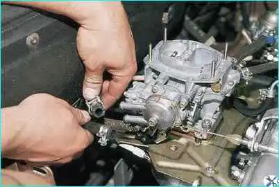 Проверка и прочистка карбюратора ВАЗ-2110 Проверка и прочистка карбюратора