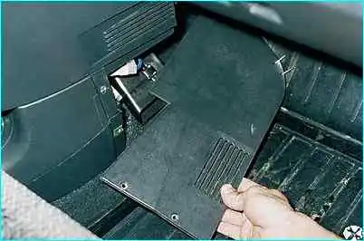 ВАЗ-2110 Снятие блока управления ЭПХХ