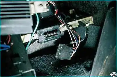 ВАЗ-2110 Снятие блока управления ЭПХХ