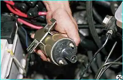 ВАЗ-2110 Снятие катушки зажигания
