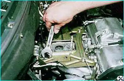 Снятие коллекторов двигателя ВАЗ-2110 Снятие коллекторов двигателя