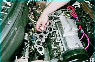 Снятие коллекторов двигателя ВАЗ-2110 Снятие коллекторов двигателя