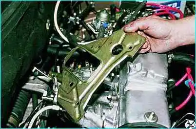 Снятие коллекторов двигателя ВАЗ-2110 Снятие коллекторов двигателя