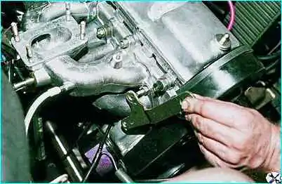 Снятие коллекторов двигателя ВАЗ-2110 Снятие коллекторов двигателя