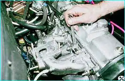 Снятие коллекторов двигателя ВАЗ-2110 Снятие коллекторов двигателя