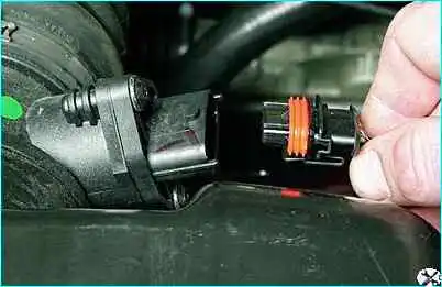 ВАЗ-2110 снятие корпуса воздушного фильтра