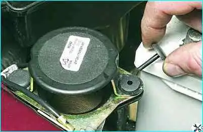 ВАЗ-2110 снятие корпуса воздушного фильтра