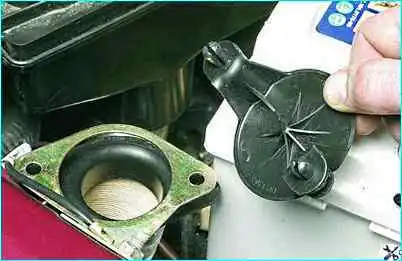 ВАЗ-2110 снятие корпуса воздушного фильтра