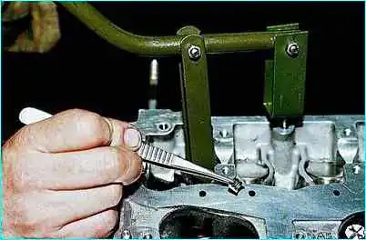 ВАЗ-2110 Замена маслоотражательных колпачков