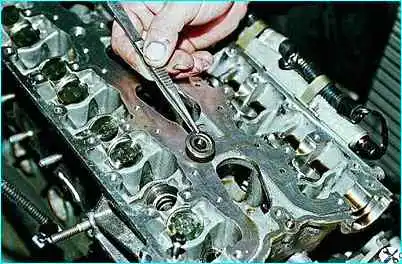 ВАЗ-2110 Замена маслоотражательных колпачков