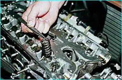 ВАЗ-2110 Замена маслоотражательных колпачков