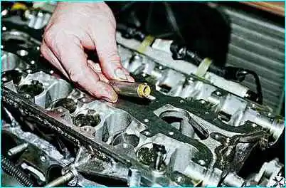 ВАЗ-2110 Замена маслоотражательных колпачков