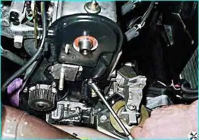 ВАЗ-2110 Снятие насоса охлаждающей жидкости