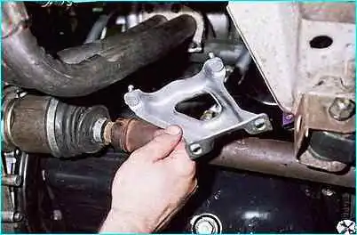 ВАЗ-2110 Снятие приемной трубы двигателей