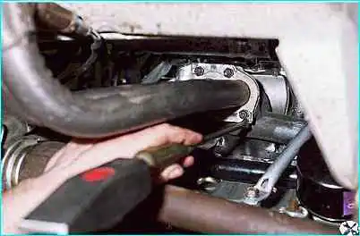 ВАЗ-2110 Снятие приемной трубы двигателей