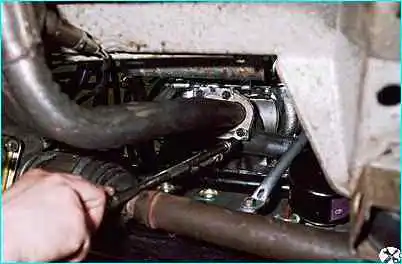 ВАЗ-2110 Снятие приемной трубы двигателей