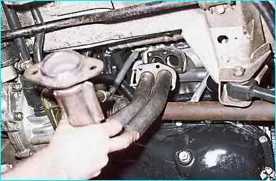 ВАЗ-2110 Снятие приемной трубы двигателей