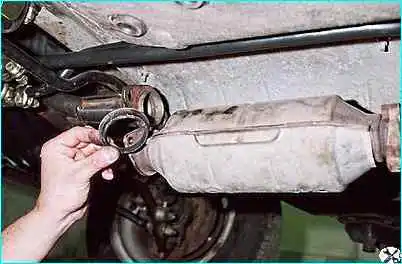 ВАЗ-2110 Снятие нейтрализатора выхлопных газов