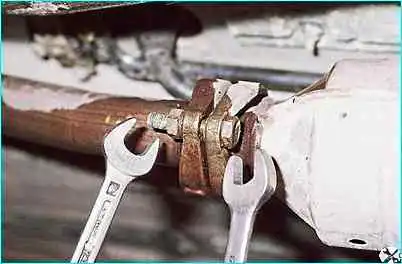 ВАЗ-2110 Снятие нейтрализатора выхлопных газов