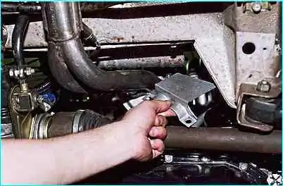 ВАЗ-2110 Снятие приемной трубы двигателей