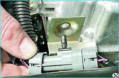 Снятие топливной рампы ВАЗ-2110 Снятие топливной рампы