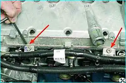 Снятие топливной рампы ВАЗ-2110 Снятие топливной рампы