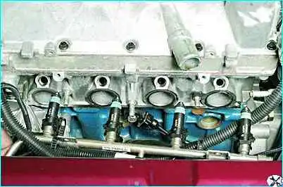 Снятие топливной рампы ВАЗ-2110 Снятие топливной рампы