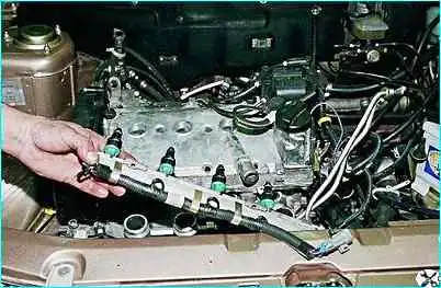 ВАЗ-2110 снятие топливной рампы двигателя