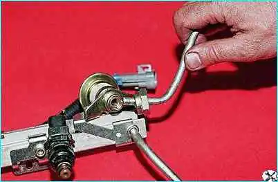 ВАЗ-2110 снятие топливной рампы двигателя