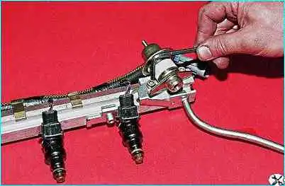 ВАЗ-2110 снятие топливной рампы двигателя