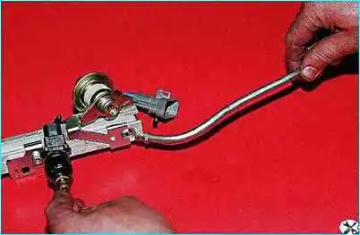 ВАЗ-2110 снятие топливной рампы двигателя