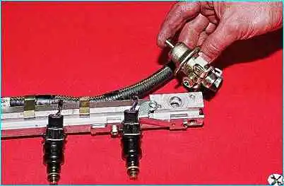 ВАЗ-2110 снятие топливной рампы двигателя