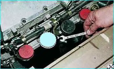 ВАЗ-2110 снятие топливной рампы двигателя