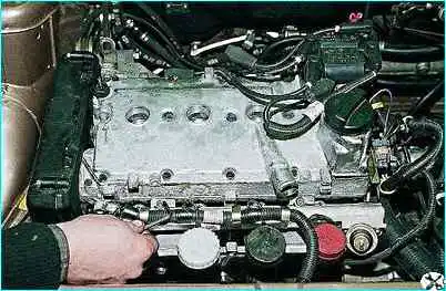 ВАЗ-2110 снятие топливной рампы двигателя