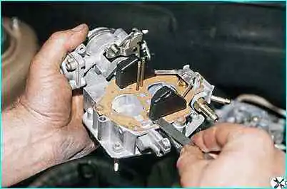 Регулировка уровня топлива в поплавковой камере Регулировка уровня топлива в поплавковой камере