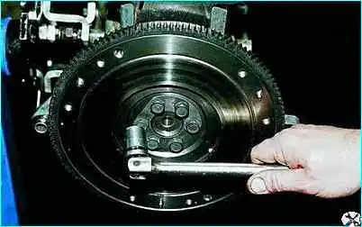 ВАЗ-2110 Замена сальников коленчатого вала