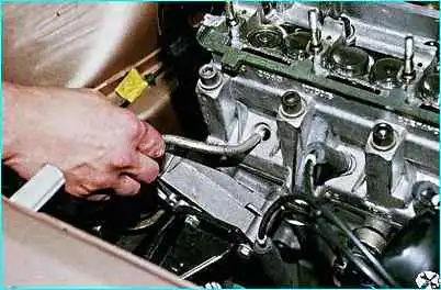 ВАЗ-2110 Замена маслоотражательных колпачков двигателя