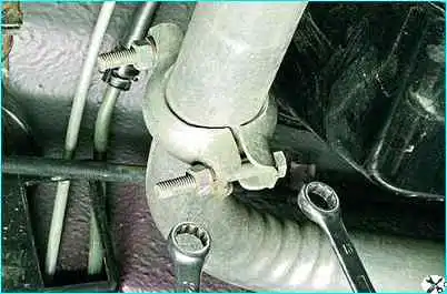 Снятие дополнительного глушителя ВАЗ-2110 Снятие дополнительного глушителя