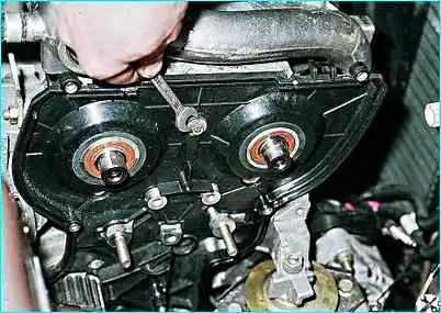 ВАЗ-2110 Снятие насоса охлаждающей жидкости