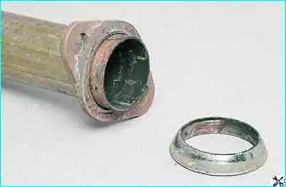 Снятие промежуточной трубы ВАЗ-2110 Снятие промежуточной трубы