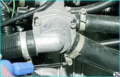 ВАЗ-2110 Снятие и проверка термостата