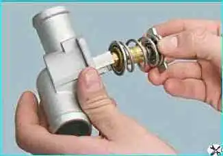 ВАЗ-2110 Снятие и проверка термостата