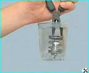 ВАЗ-2110 Снятие и проверка термостата