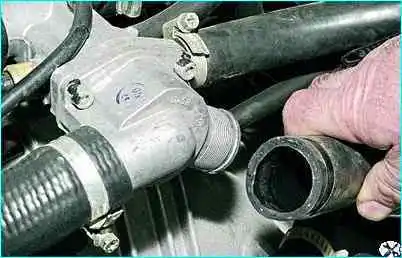 ВАЗ-2110 Снятие и проверка термостата