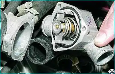 ВАЗ-2110 Снятие и проверка термостата